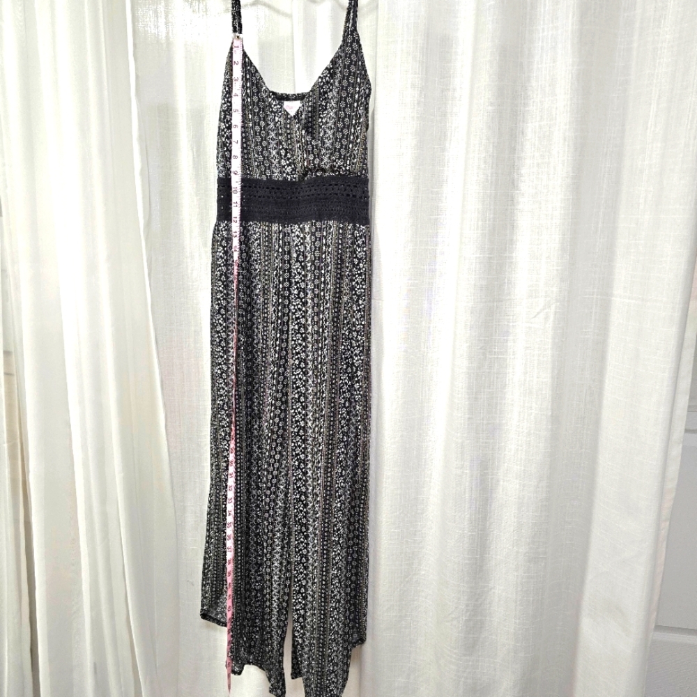 2/$30 Black Floral Jumpsuit Crochet Detail Side Leg Slits Women Sz L (11-13) - Picture 4 of 16
